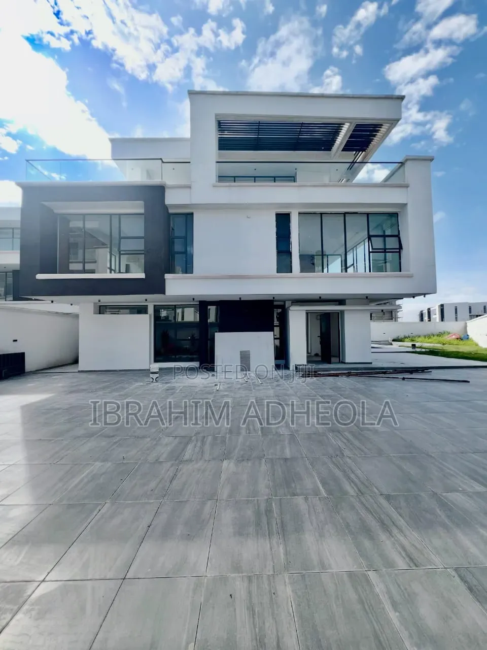 5bdrm Duplex in Osapa London for sale in Osapa london