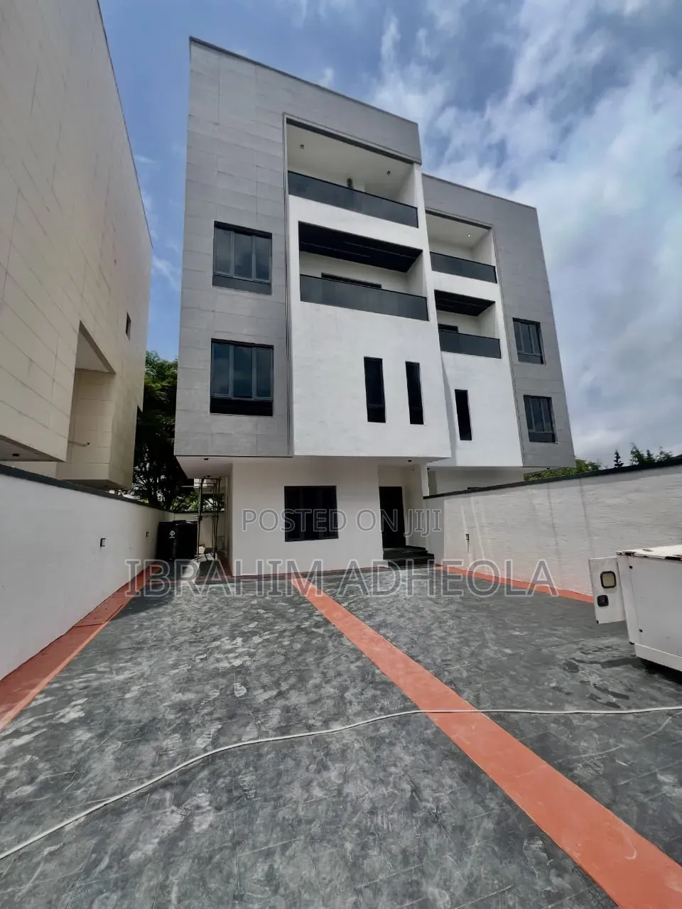 4bdrm Duplex in Banana Island for sale in Banana Island