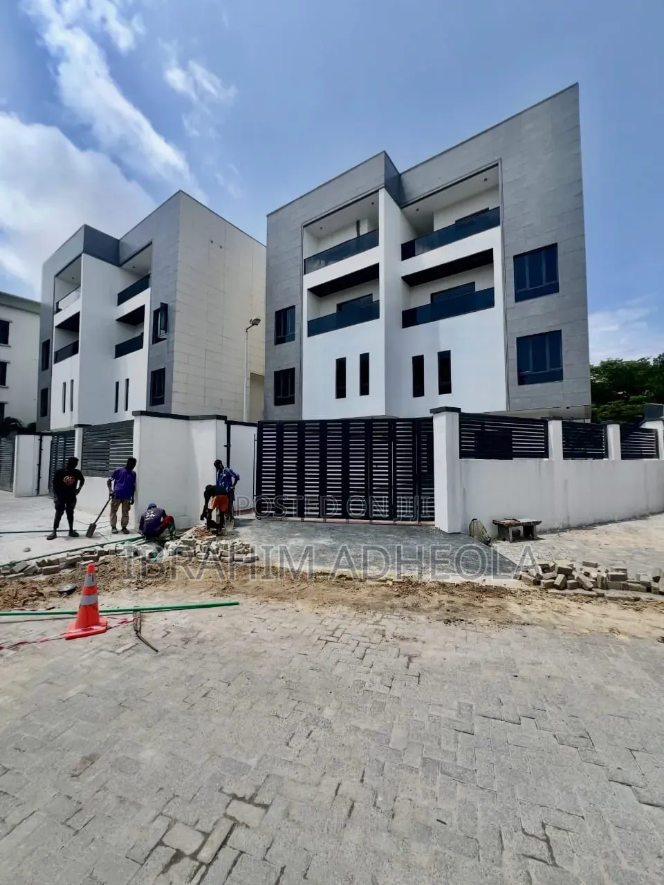4bdrm Duplex in Banana Island for sale in Banana Island