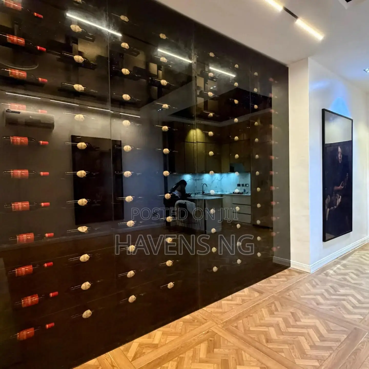 Deluxe 2-Bedroom Apartment With Private Cinema Bathtub in Chevron