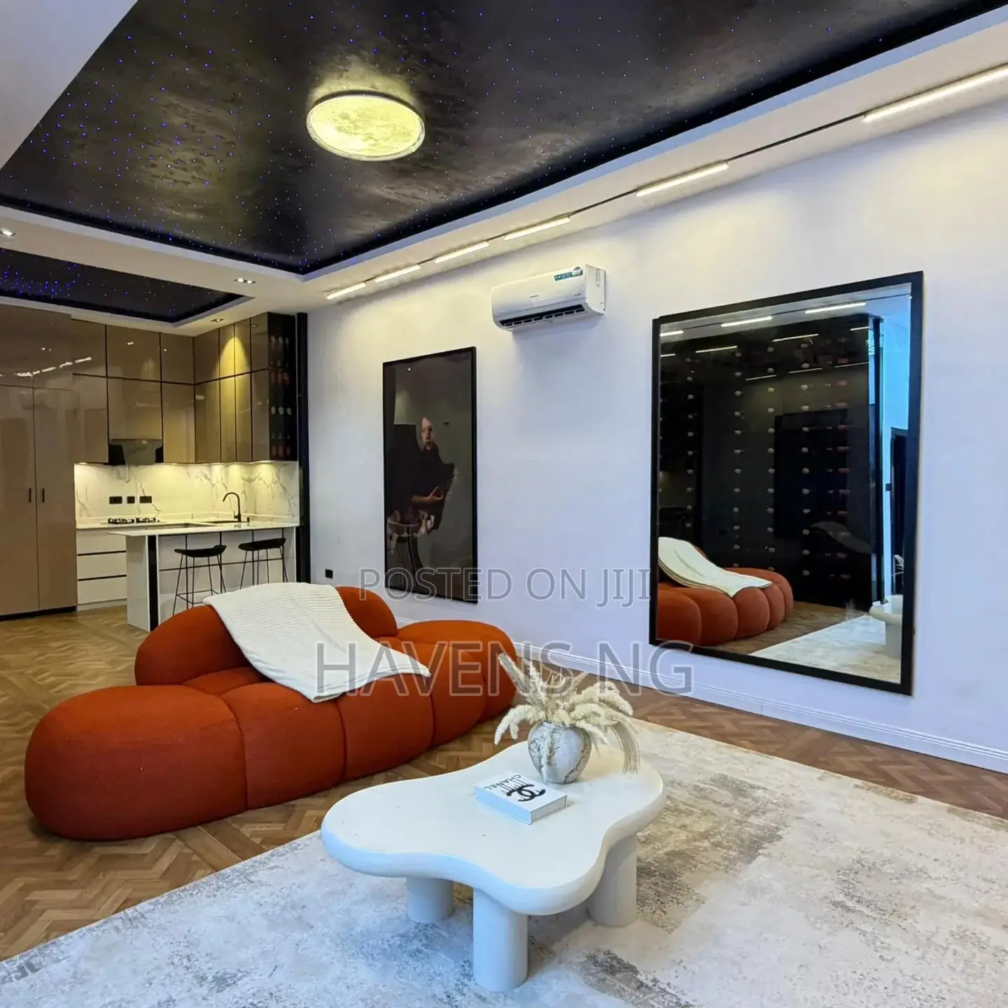 Deluxe 2-Bedroom Apartment With Private Cinema Bathtub in Chevron