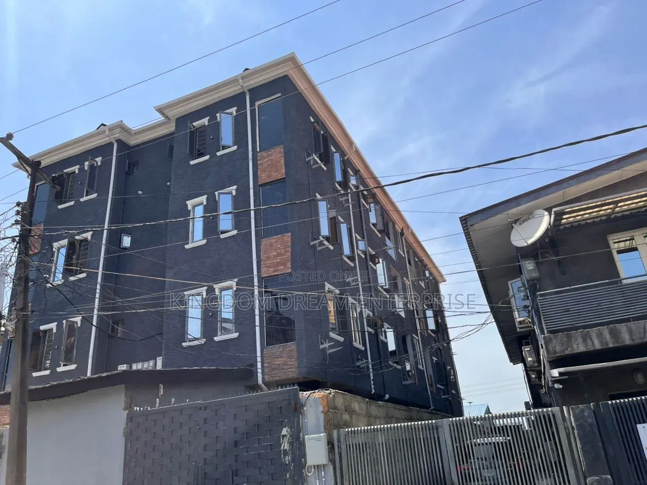 2bdrm Block of Flats in Off Muritala, Alagomeji for rent in Alagomeji