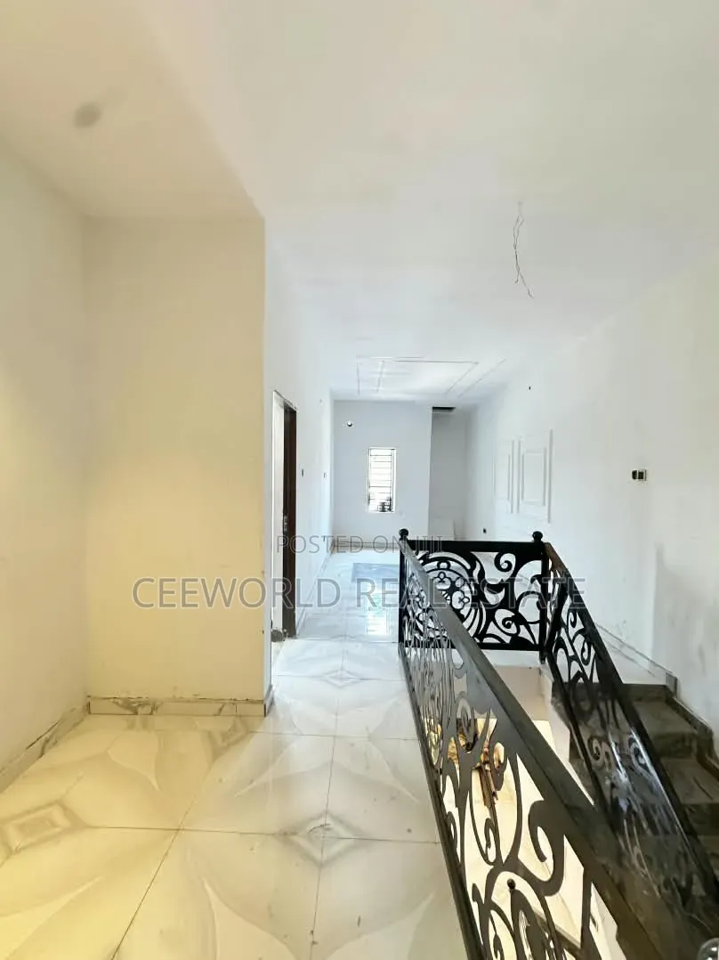 5bdrm Duplex in Obiwale Street for sale in Eleyele