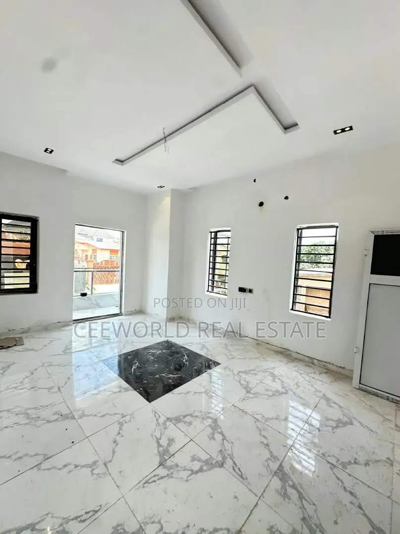5bdrm Duplex in Obiwale Street for sale in Eleyele