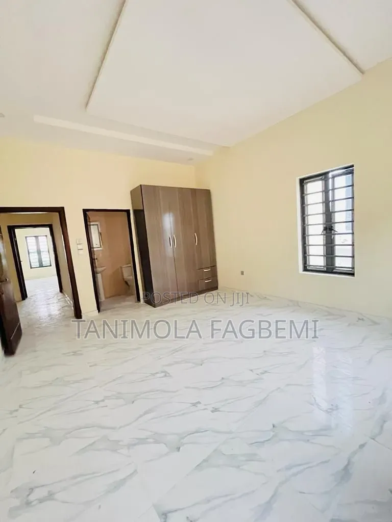 6bdrm Duplex in Northern Forshore, Chevron for sale in Chevron