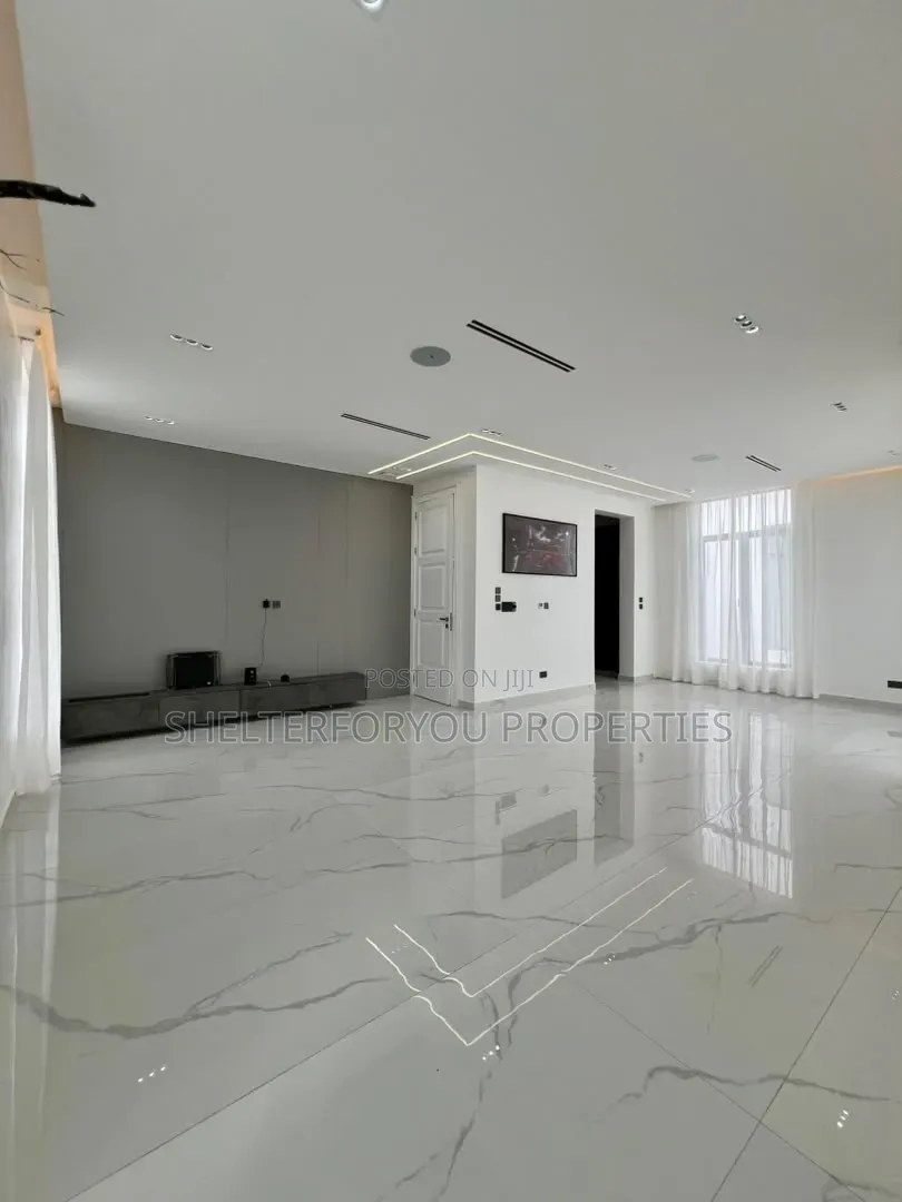 5bdrm Duplex in Osapa london for sale in Osapa london