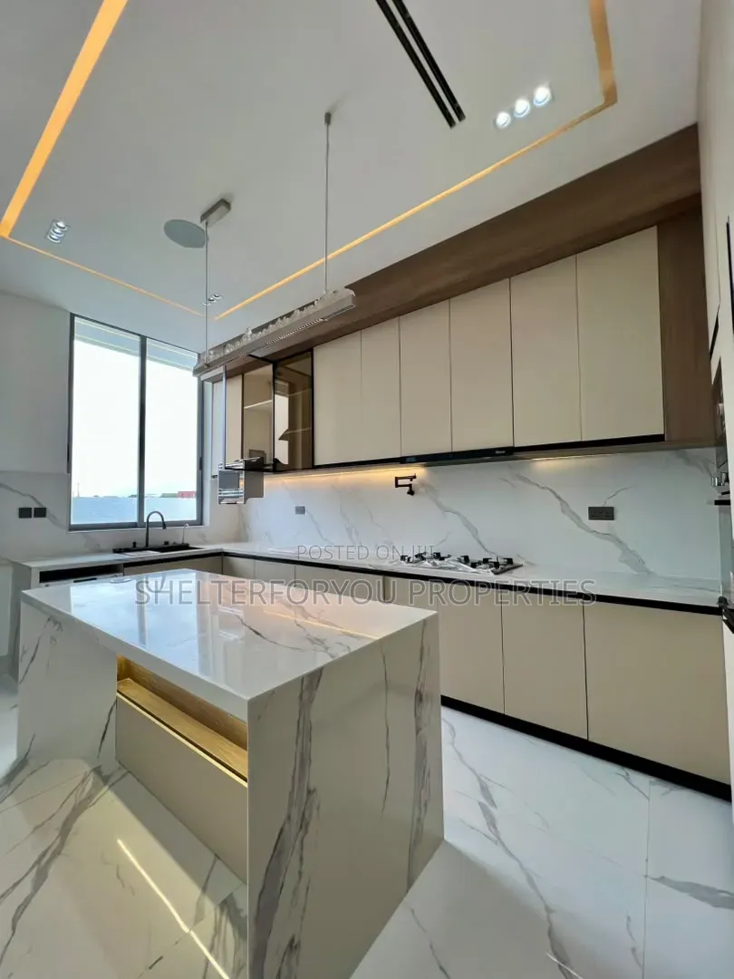 5bdrm Duplex in Osapa london for sale in Osapa london