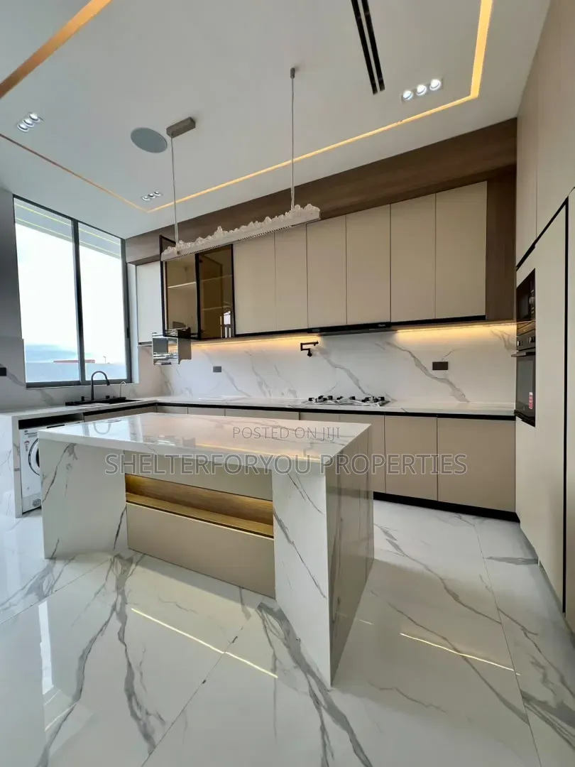 5bdrm Duplex in Osapa london for sale in Osapa london