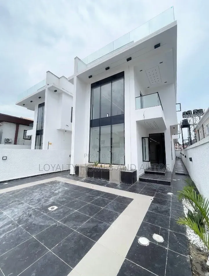 5bdrm Duplex in Ikota for sale in Ikota