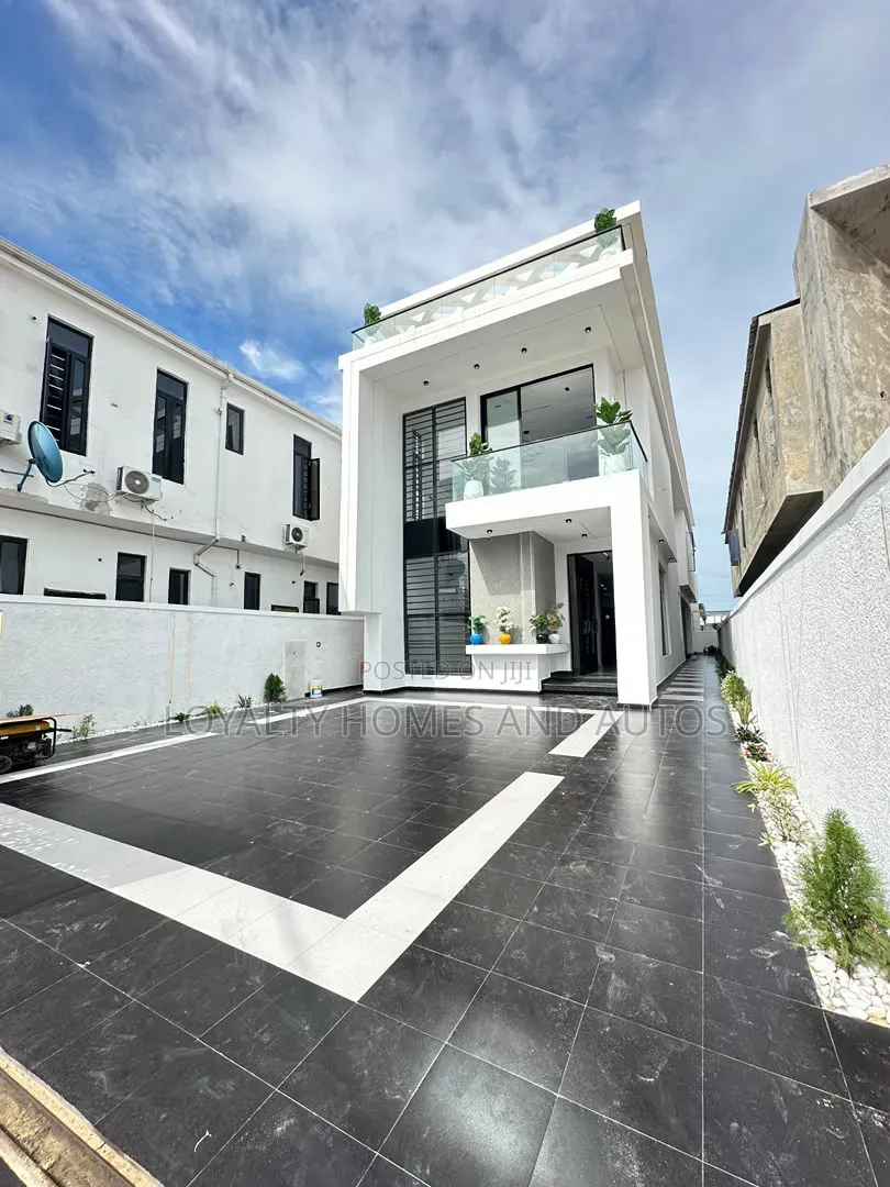 5bdrm Duplex in Ikota for sale in Ikota