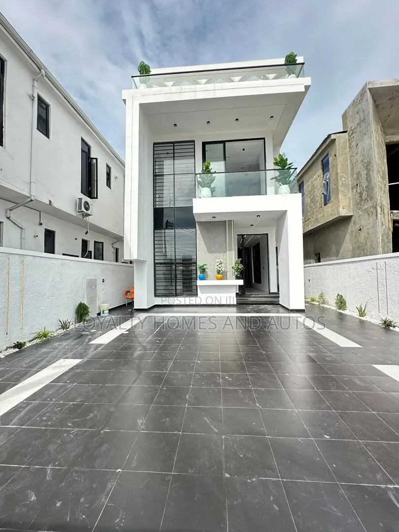 5bdrm Duplex in Ikota for sale in Ikota