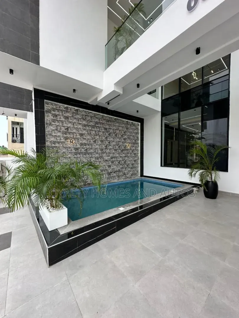 5bdrm Duplex in Ikota for sale in Ikota