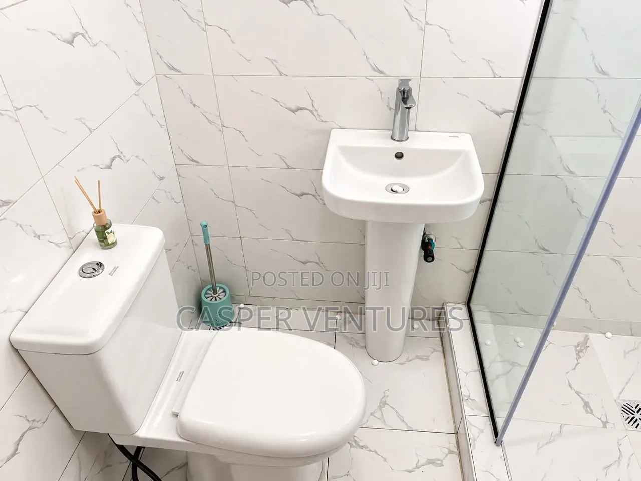 Colorful Studio Apartment With Pool Gym in Lekki Phase 2