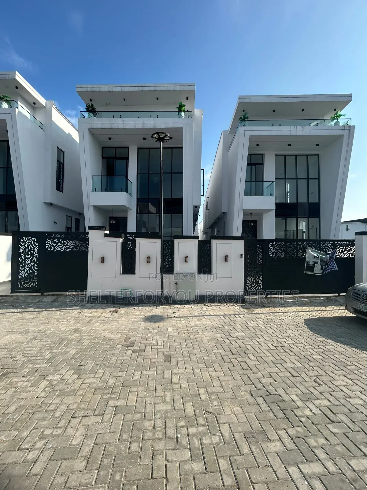 4bdrm Duplex in Lekki Expressway for sale in Lekki Expressway