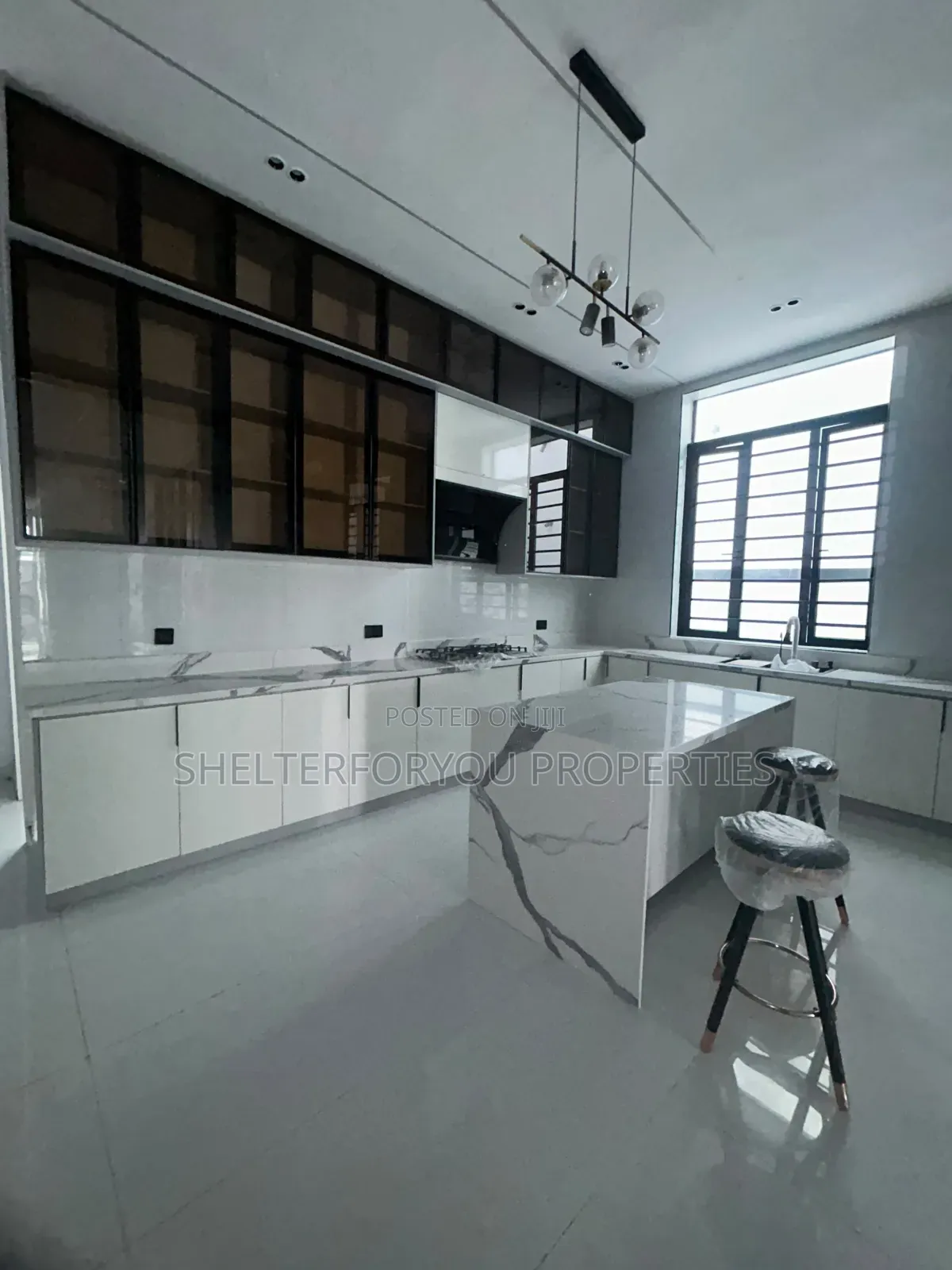 4bdrm Duplex in Lekki Expressway for sale in Lekki Expressway