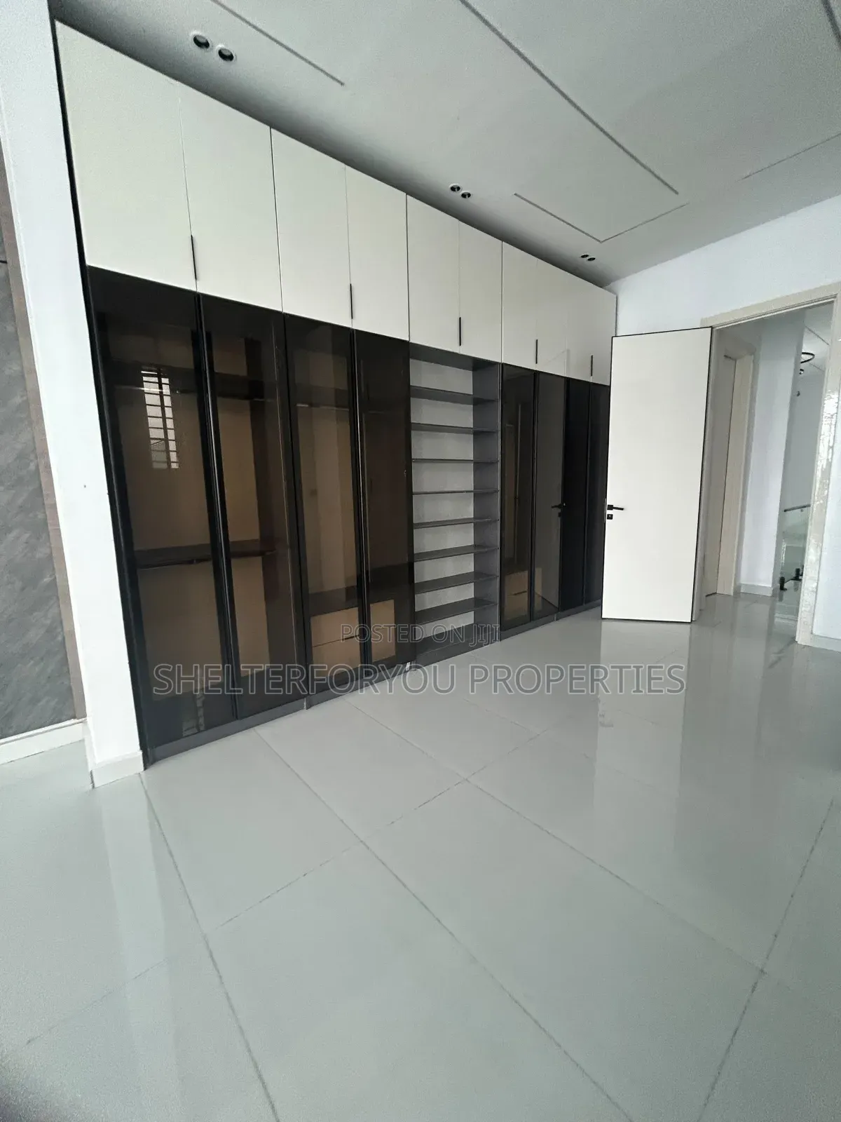 4bdrm Duplex in Lekki Expressway for sale in Lekki Expressway