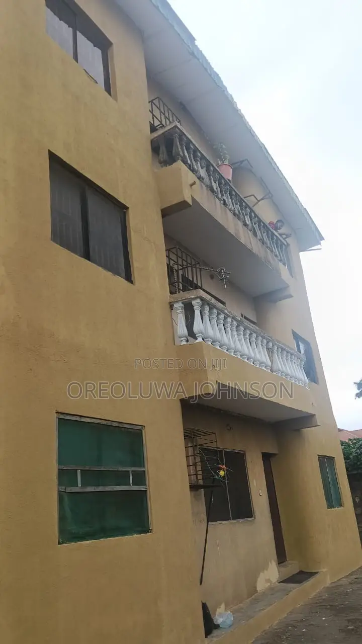 3bdrm Block of Flats in Ejigbo / Ejigbo for sale in Ejigbo / Ejigbo