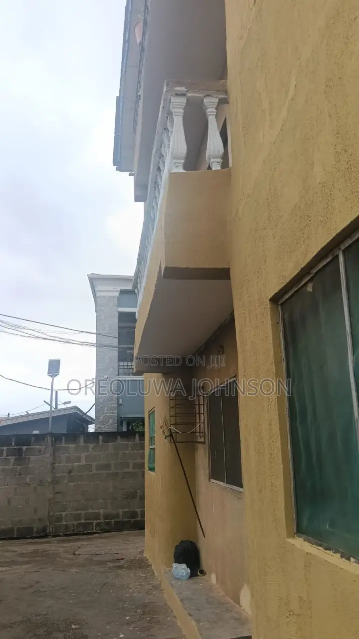 3bdrm Block of Flats in Ejigbo / Ejigbo for sale in Ejigbo / Ejigbo