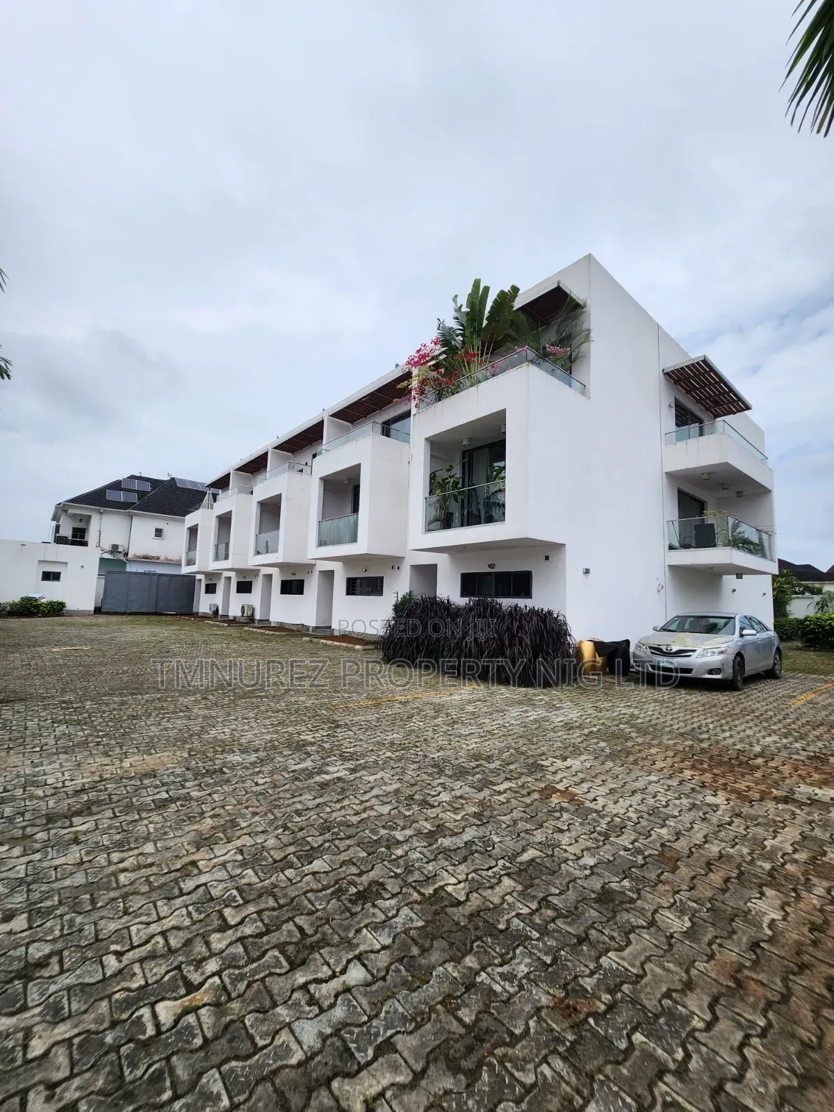 4bdrm Duplex in Chevron for rent in Chevron