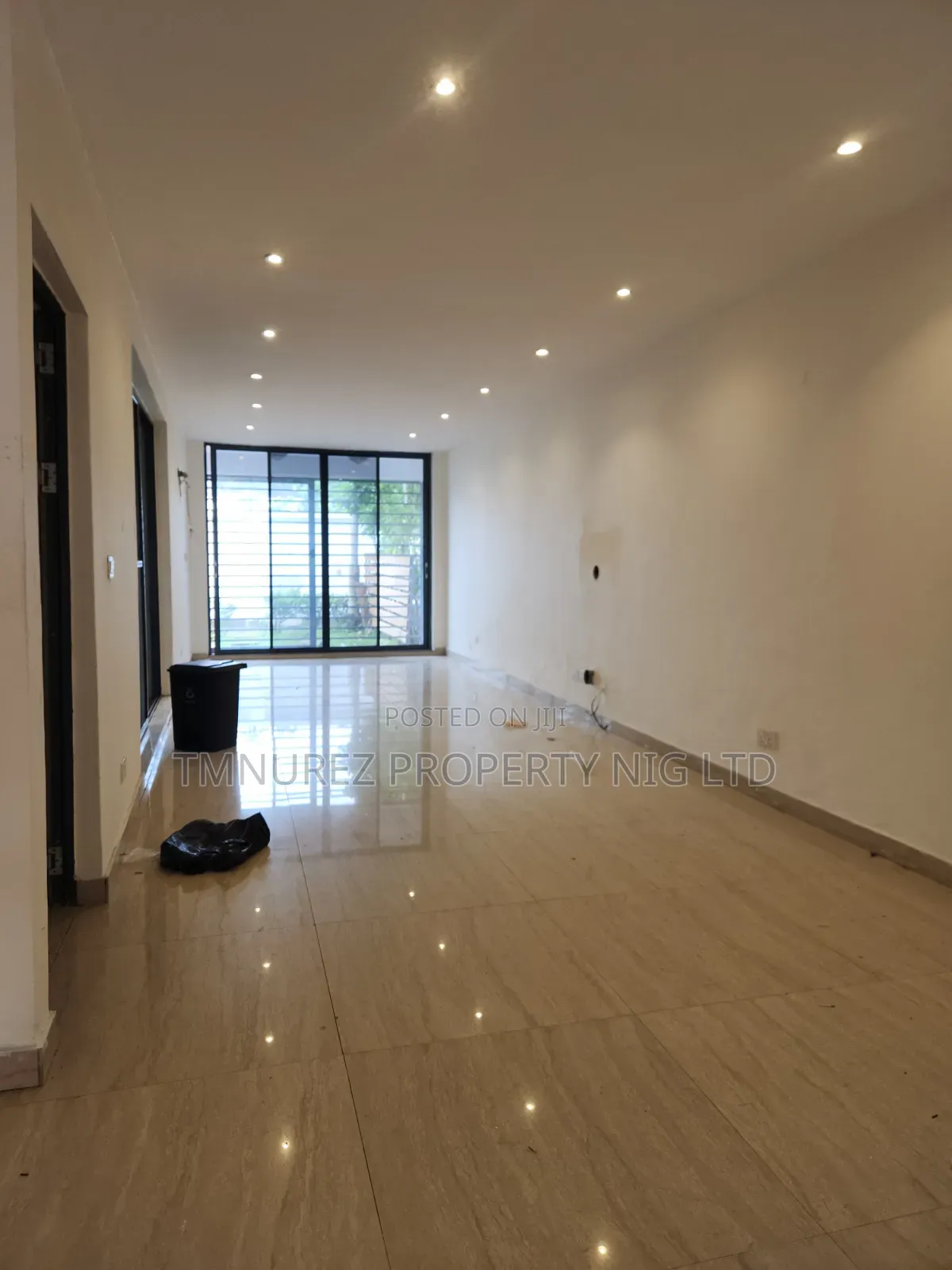 4bdrm Duplex in Chevron for rent in Chevron