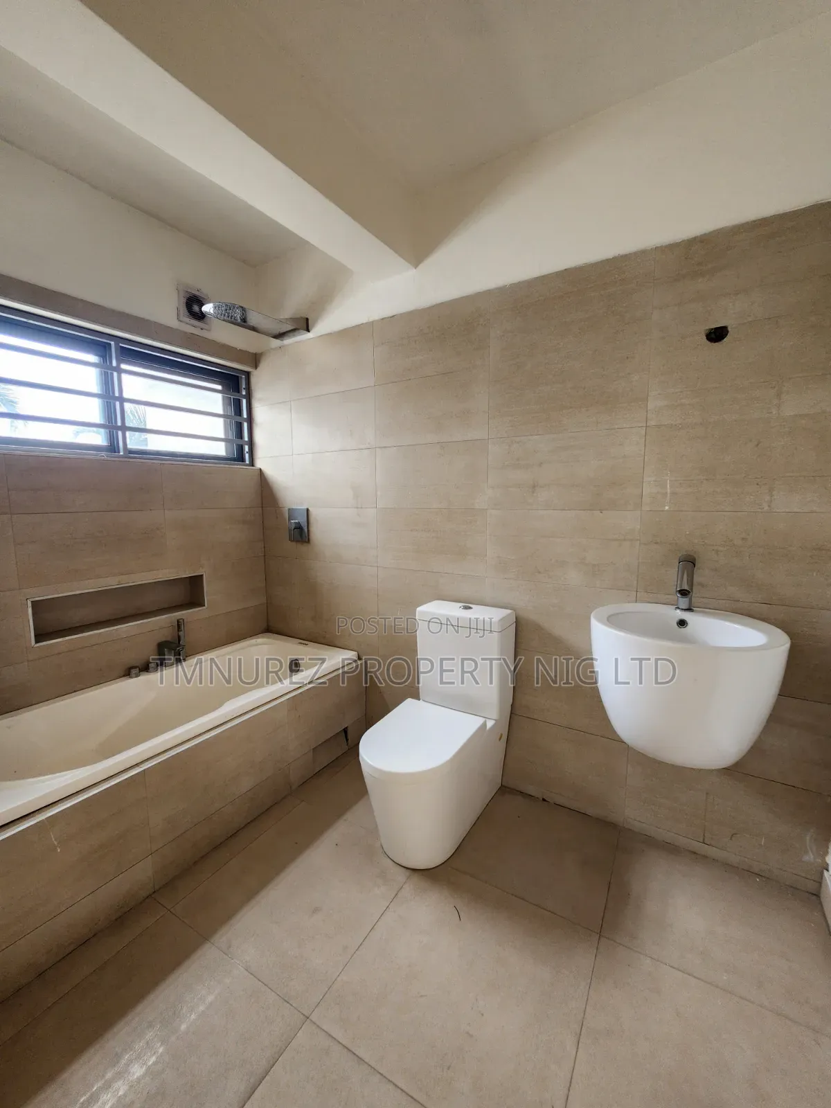 4bdrm Duplex in Chevron for rent in Chevron