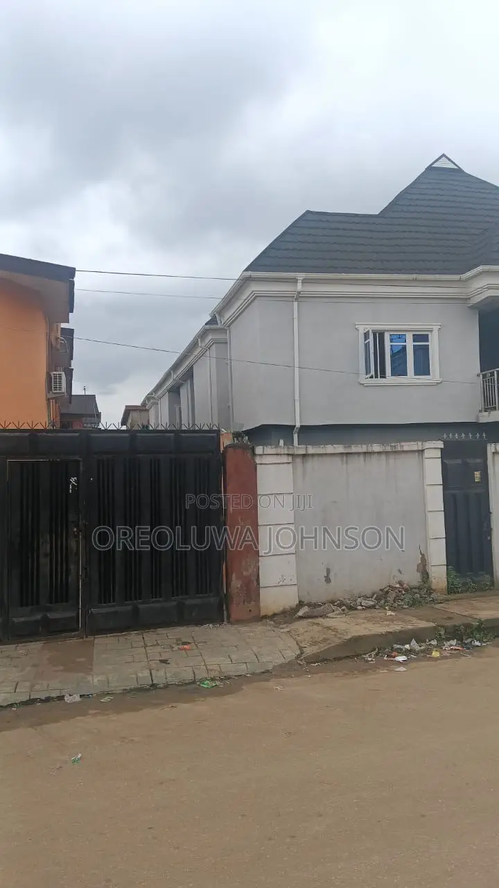 3bdrm Block of Flats in Ejigbo / Ejigbo for sale in Ejigbo / Ejigbo