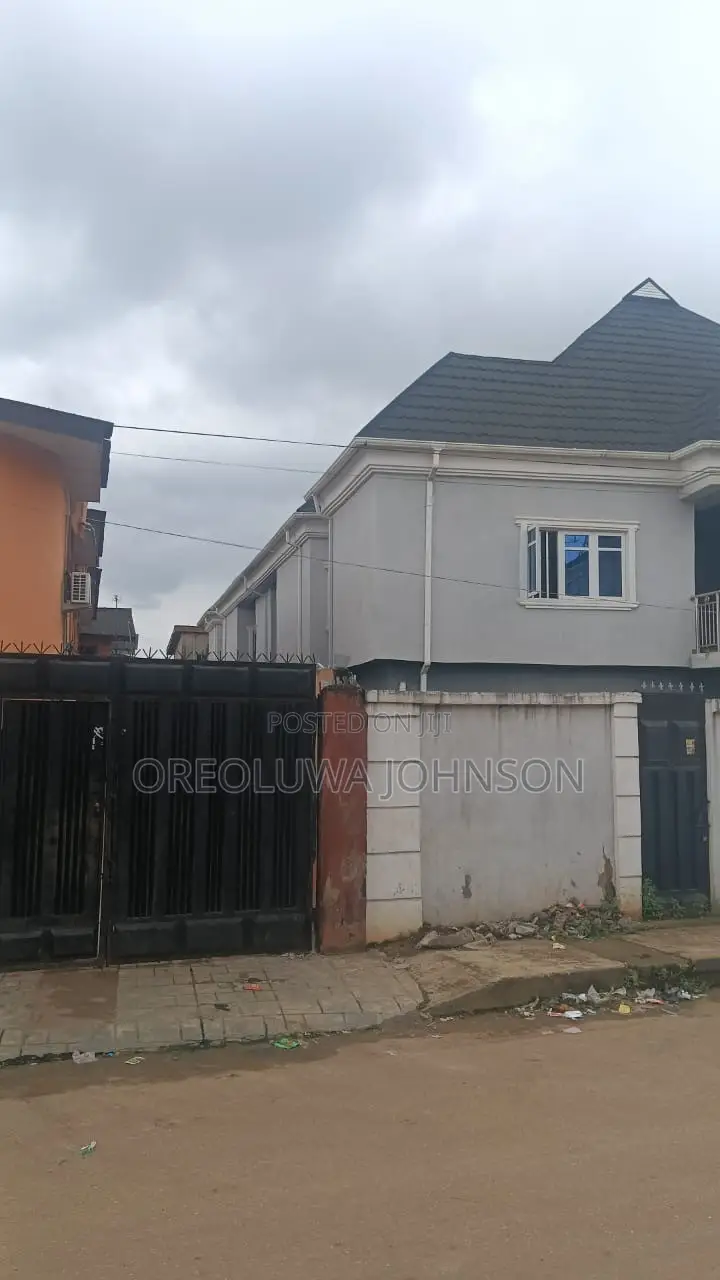 3bdrm Block of Flats in Ejigbo / Ejigbo for sale in Ejigbo / Ejigbo