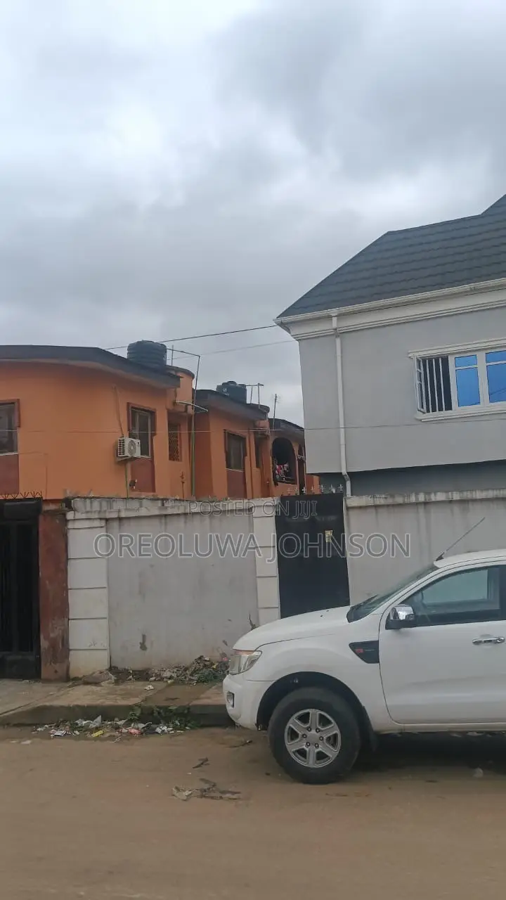 3bdrm Block of Flats in Ejigbo / Ejigbo for sale in Ejigbo / Ejigbo