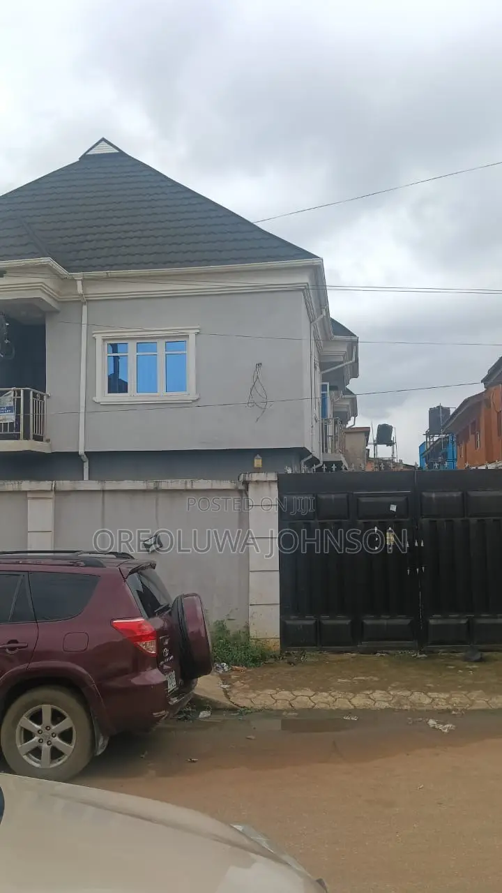 3bdrm Block of Flats in Ejigbo / Ejigbo for sale in Ejigbo / Ejigbo