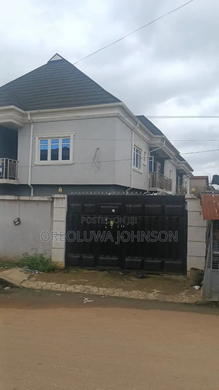 3bdrm Block of Flats in Ejigbo / Ejigbo for sale in Ejigbo / Ejigbo