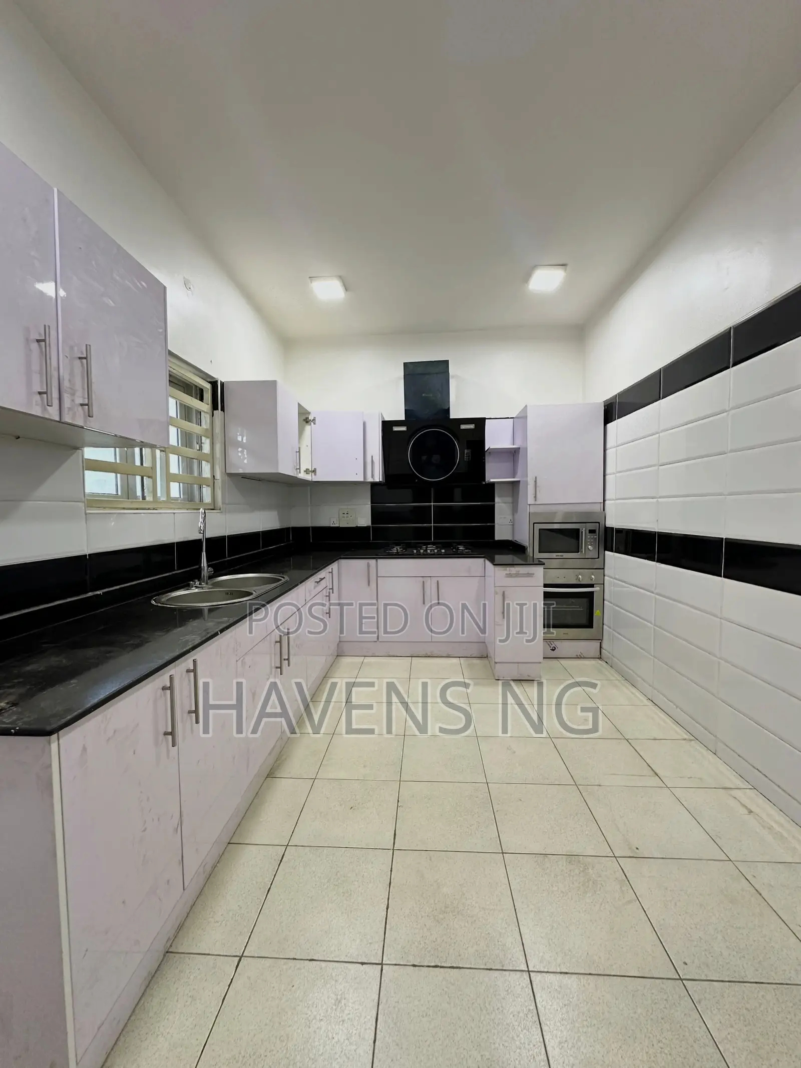 5bdrm Duplex in Apo Resettlement for sale in Apo Resettlement