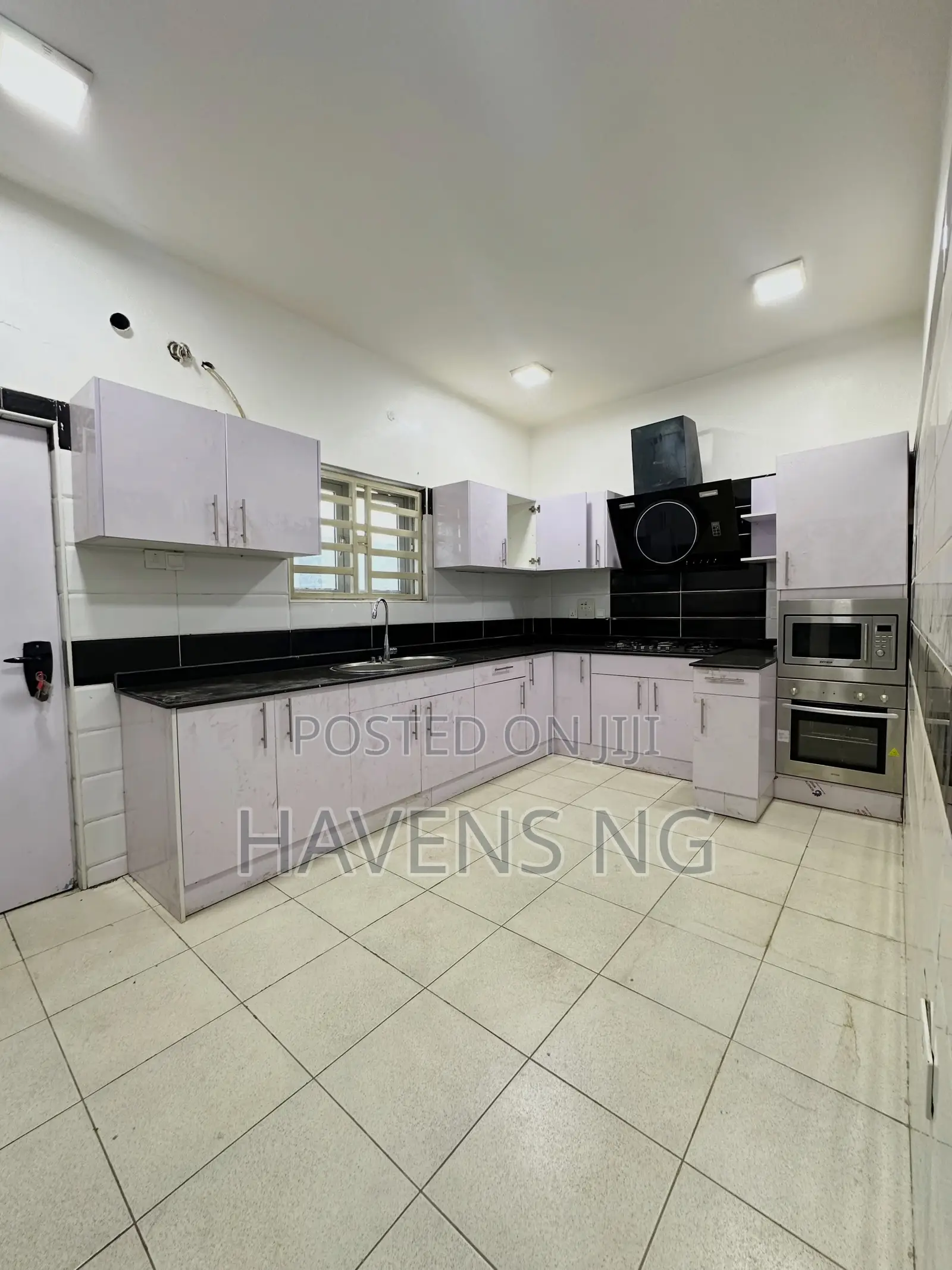5bdrm Duplex in Apo Resettlement for sale in Apo Resettlement