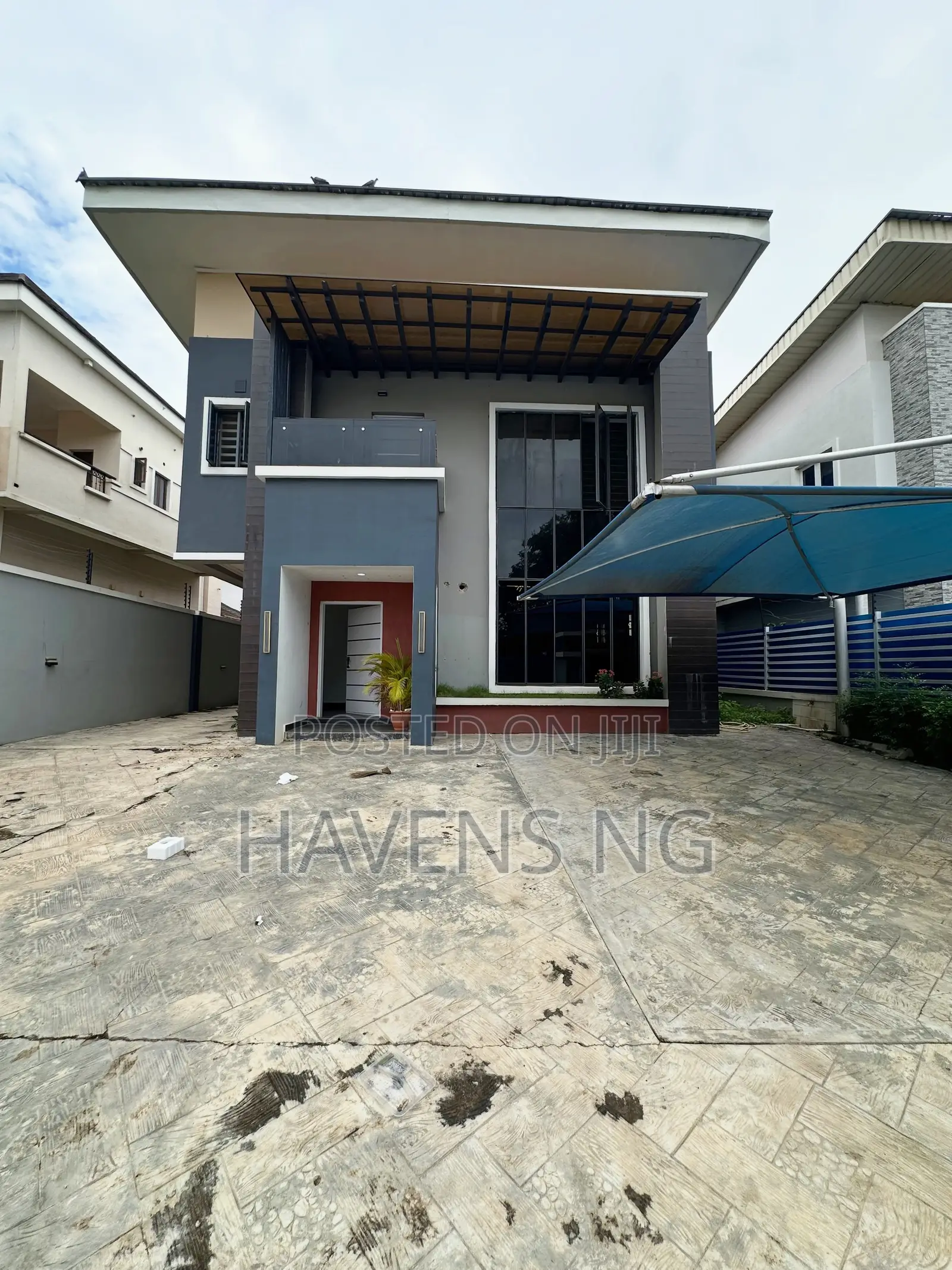 5bdrm Duplex in Apo Resettlement for sale in Apo Resettlement