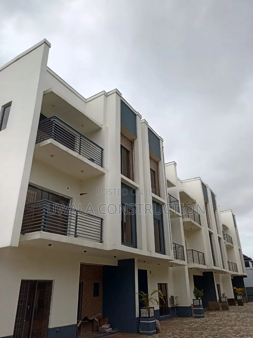 4bdrm Duplex in Kaura for sale in Kaura
