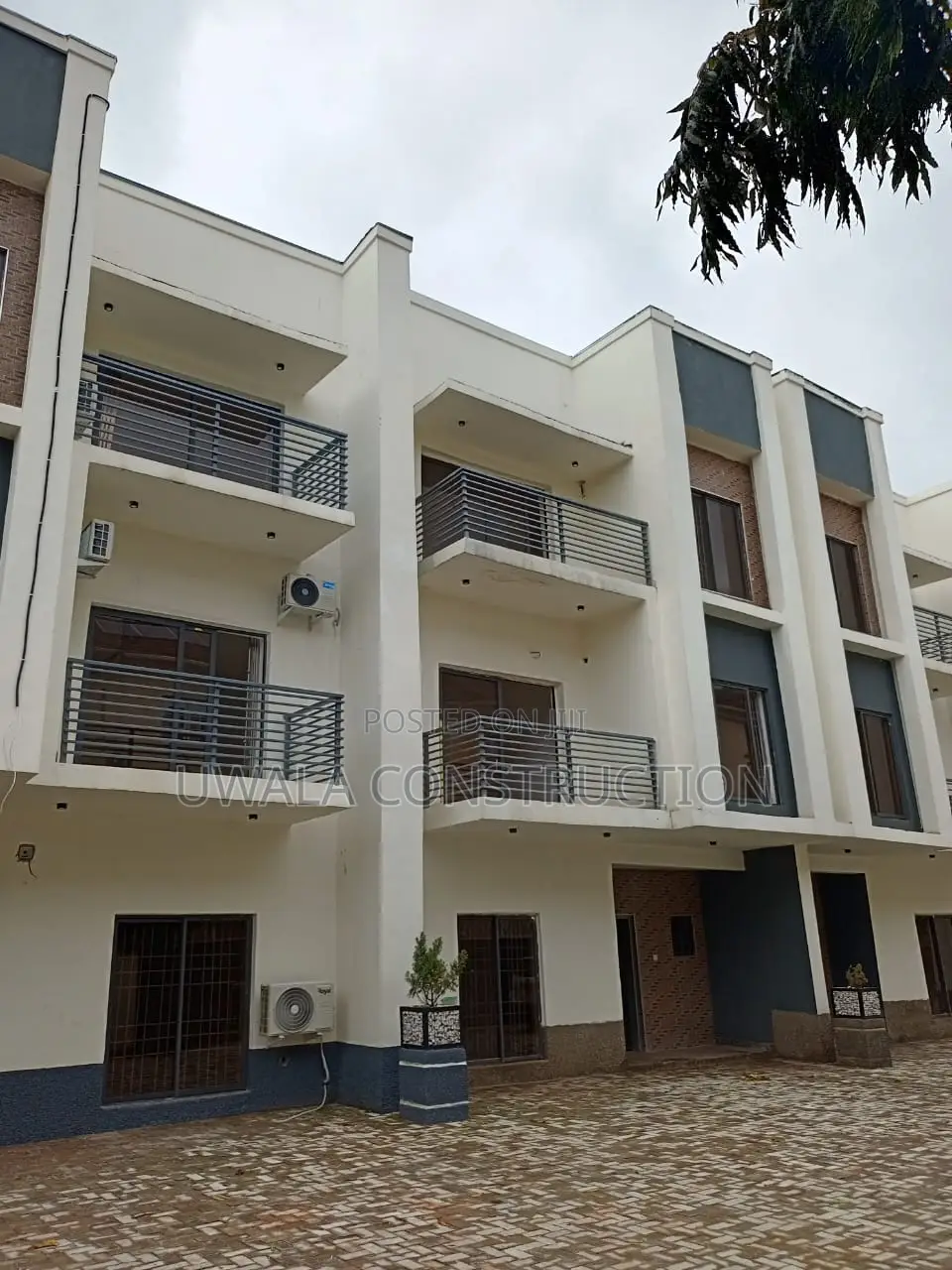 4bdrm Duplex in Kaura for sale in Kaura