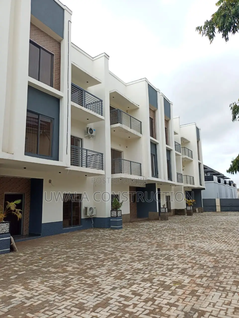 4bdrm Duplex in Kaura for sale in Kaura
