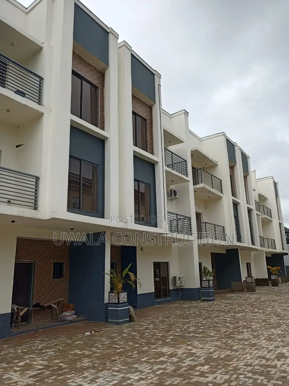 4bdrm Duplex in Kaura for sale in Kaura