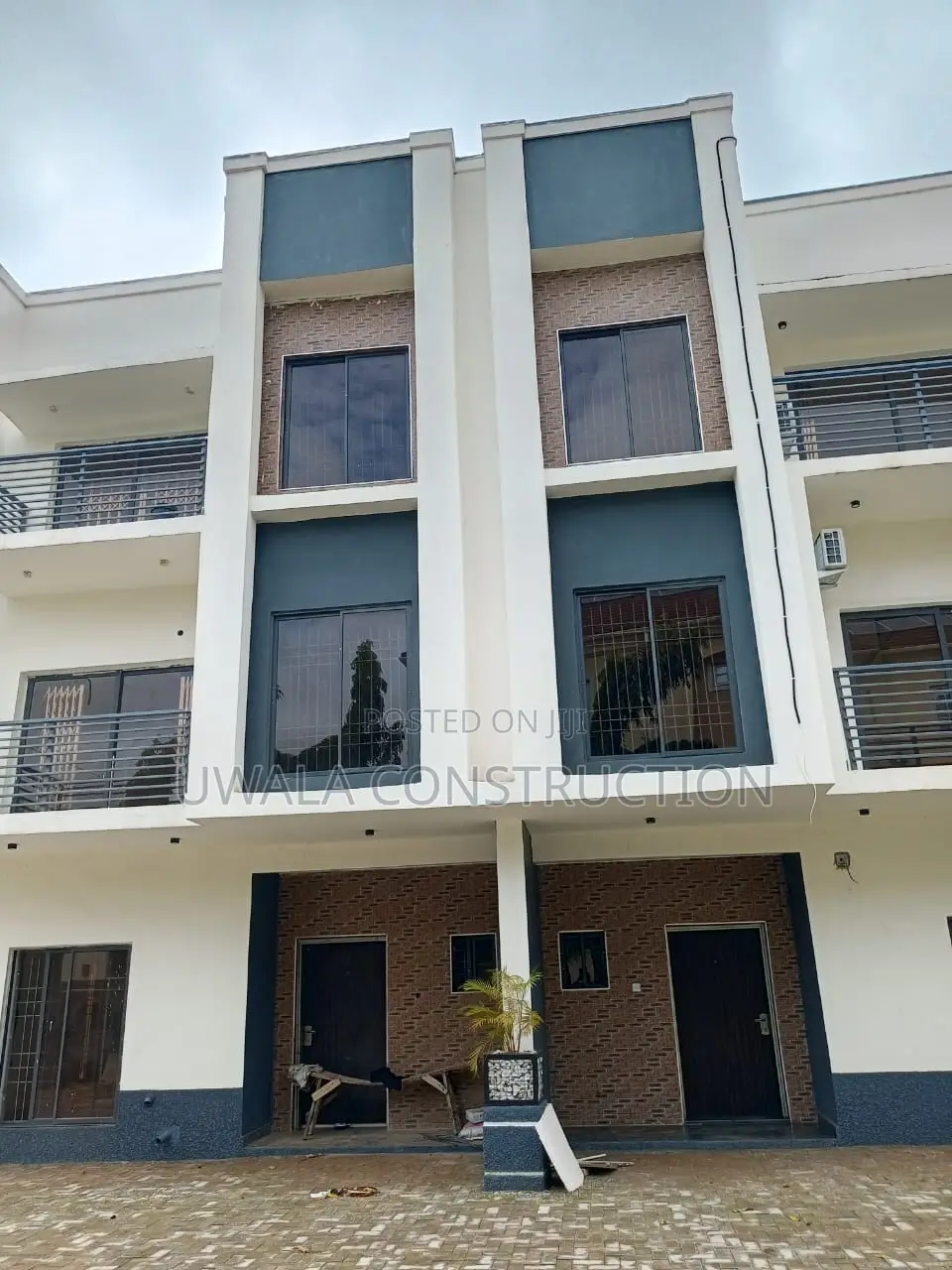4bdrm Duplex in Kaura for sale in Kaura