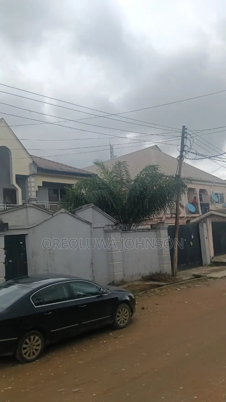 3bdrm Block of Flats in Ejigbo / Ejigbo for sale in Ejigbo / Ejigbo