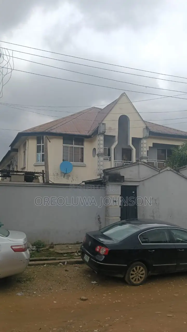 3bdrm Block of Flats in Ejigbo / Ejigbo for sale in Ejigbo / Ejigbo