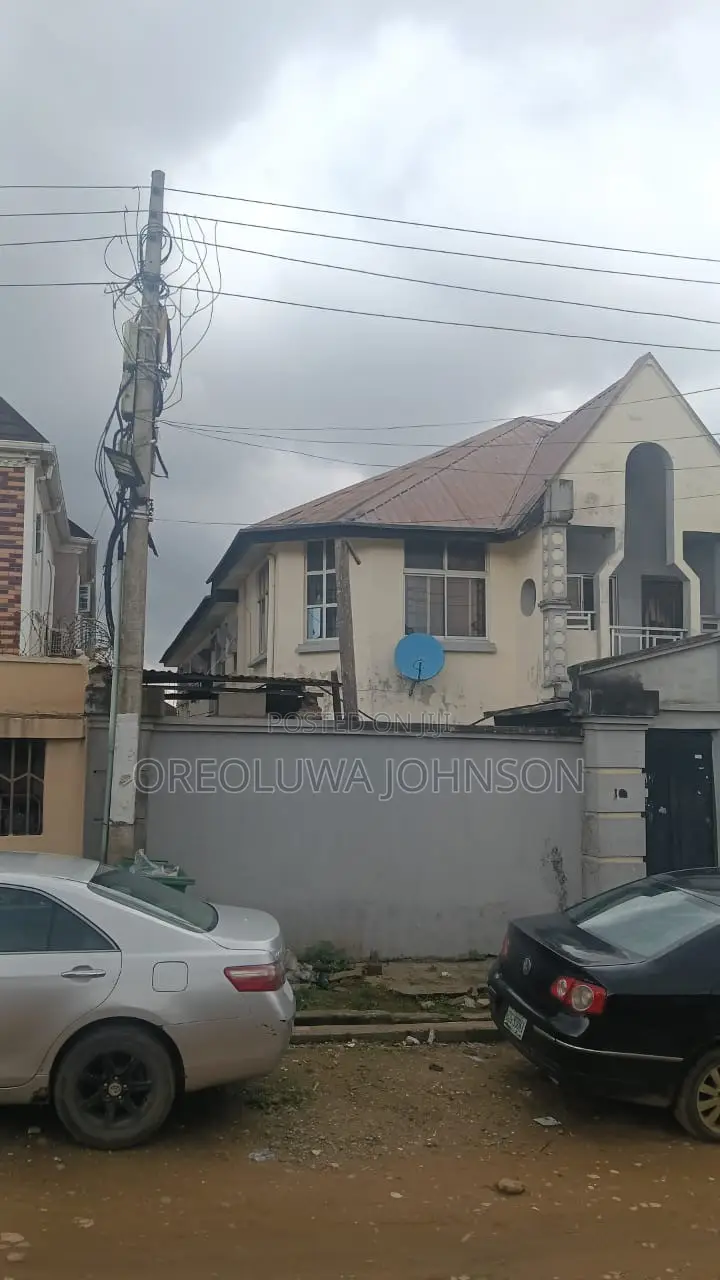 3bdrm Block of Flats in Ejigbo / Ejigbo for sale in Ejigbo / Ejigbo