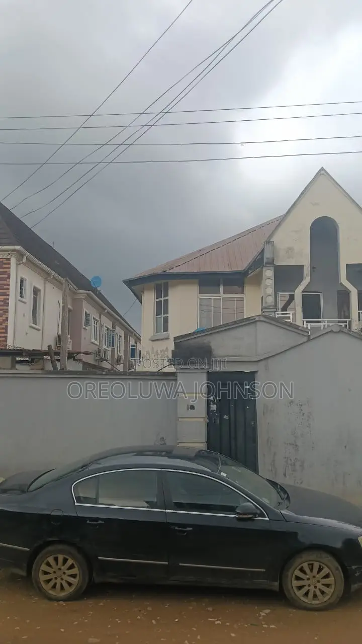 3bdrm Block of Flats in Ejigbo / Ejigbo for sale in Ejigbo / Ejigbo