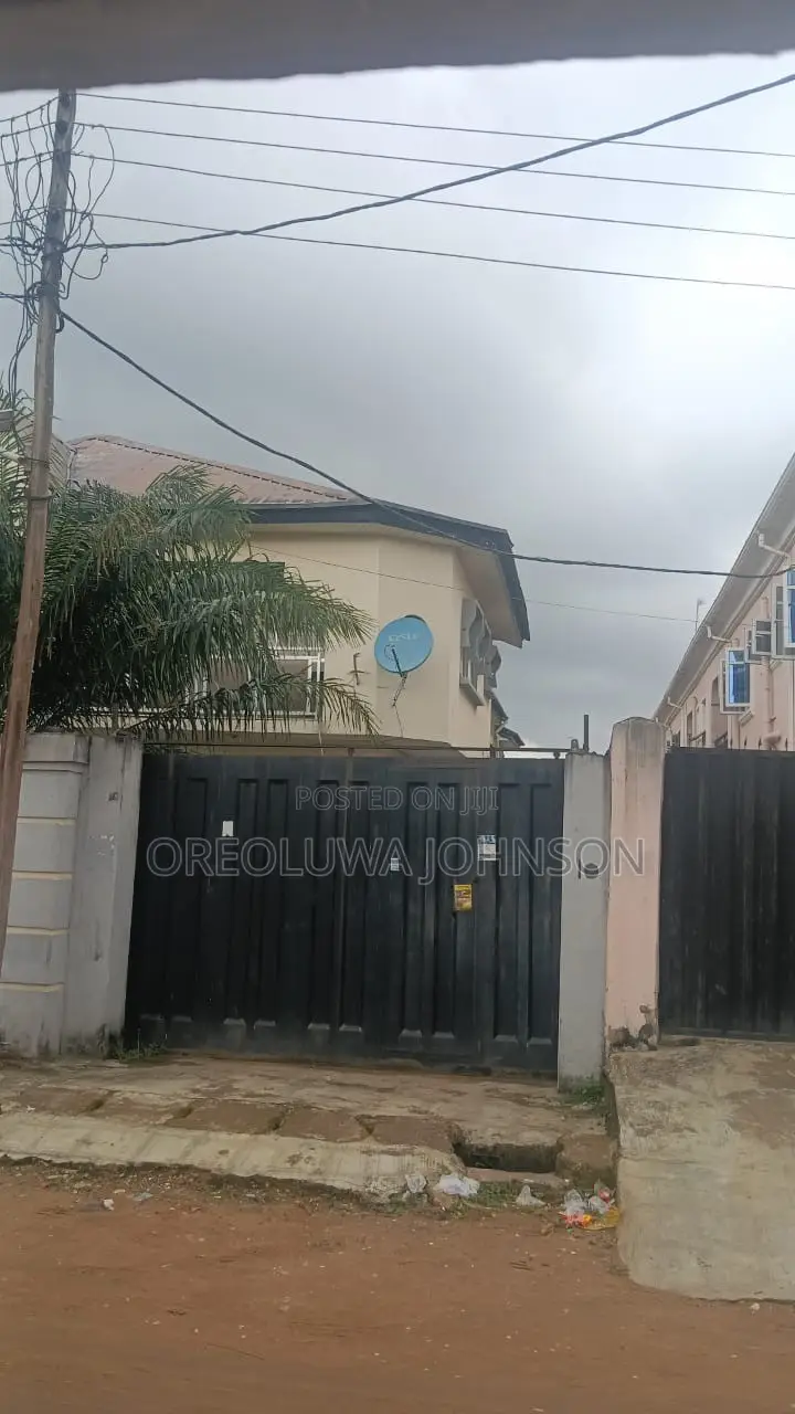 3bdrm Block of Flats in Ejigbo / Ejigbo for sale in Ejigbo / Ejigbo