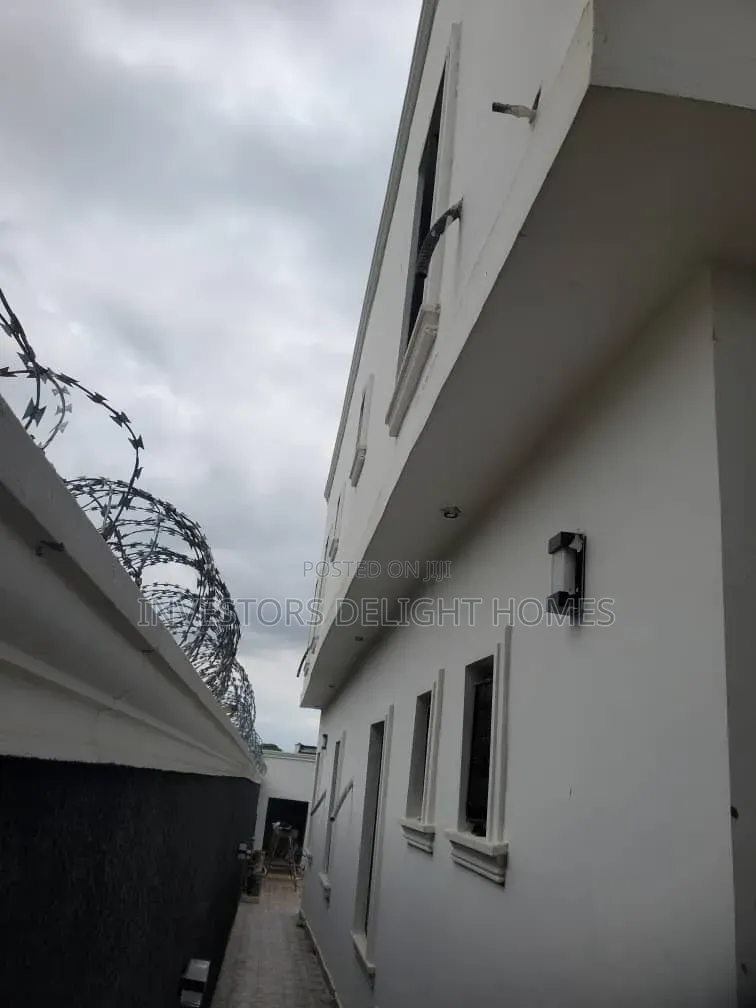 4bdrm Duplex in Airport View Estate, Oshimili North for sale in Oshimili North