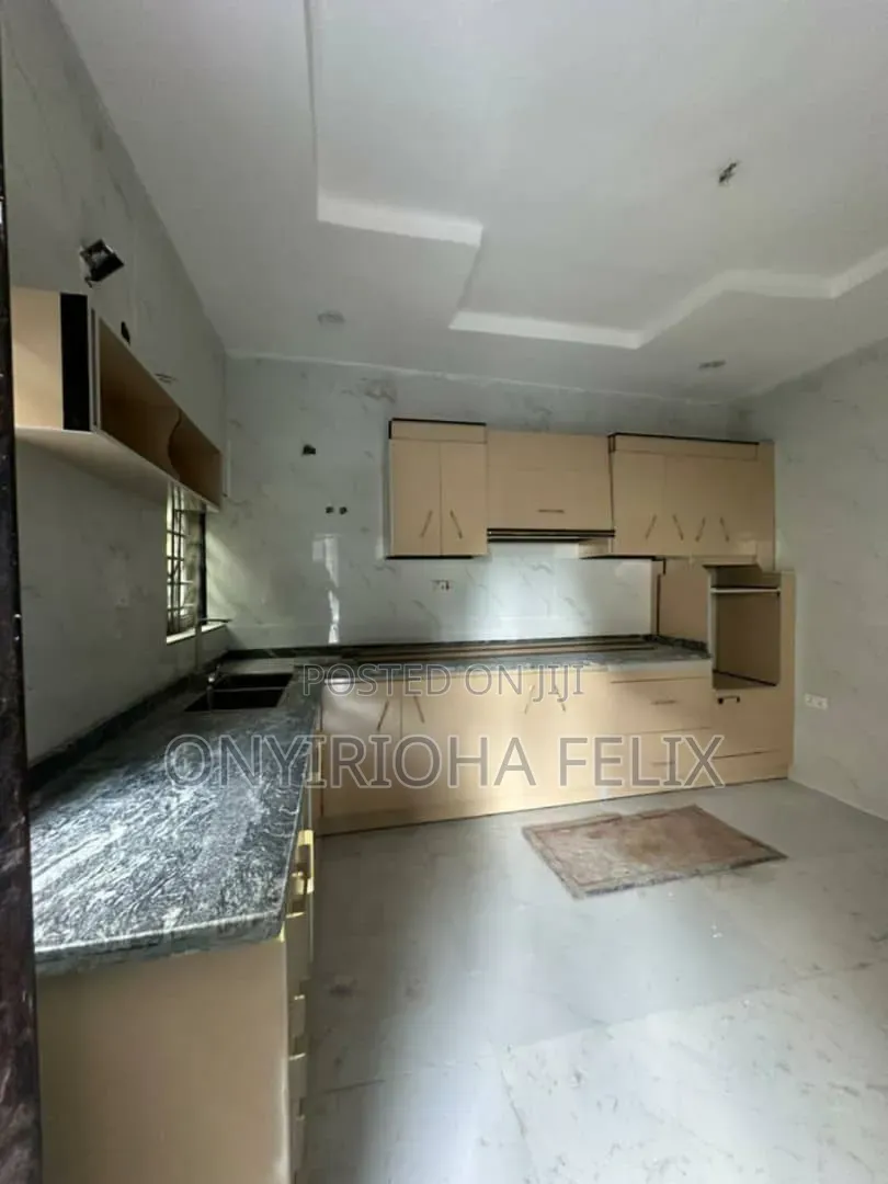 5bdrm Duplex in Sabon Lugbe for sale in Sabon Lugbe