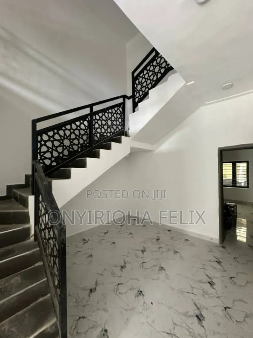5bdrm Duplex in Sabon Lugbe for sale in Sabon Lugbe