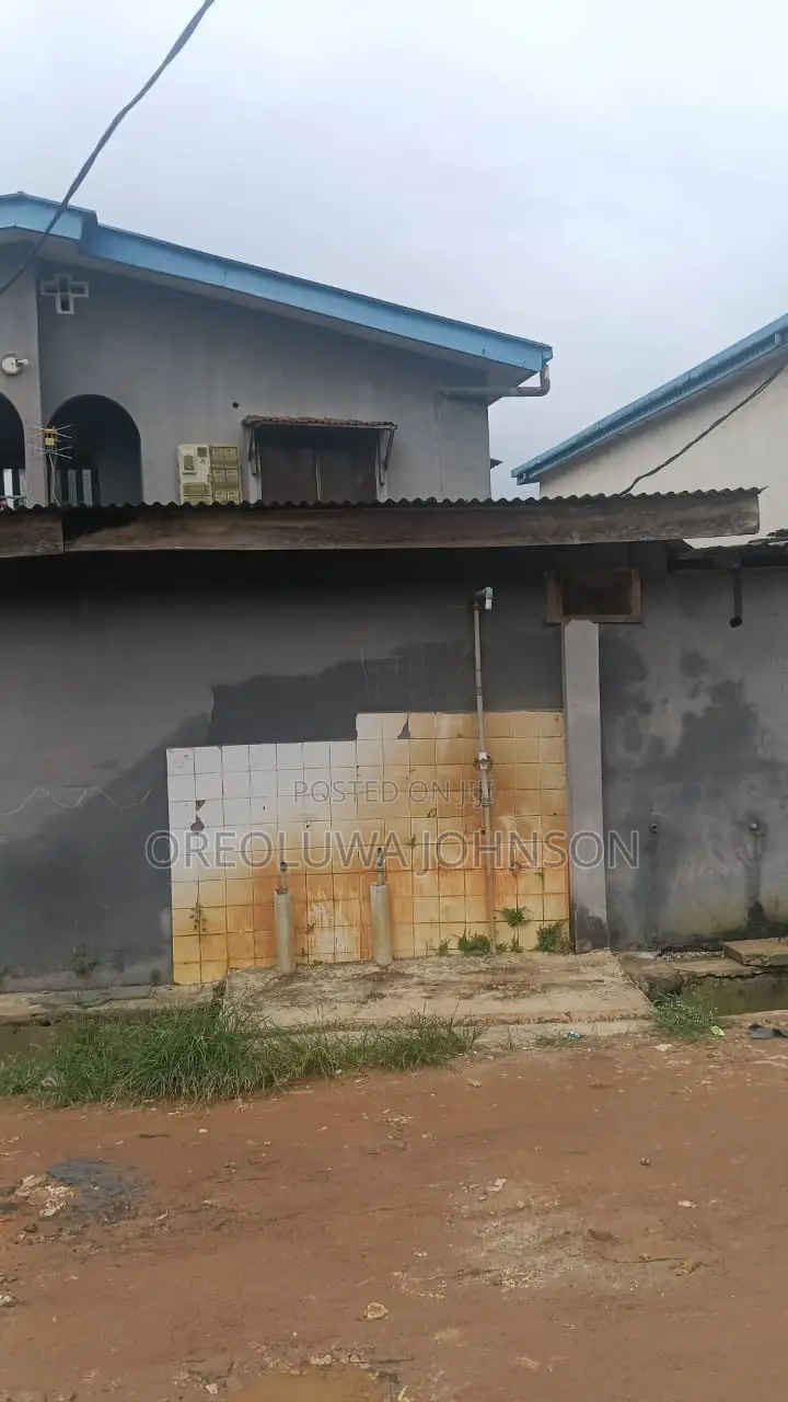3bdrm Block of Flats in Egbe/Idimu for sale in Egbe/Idimu