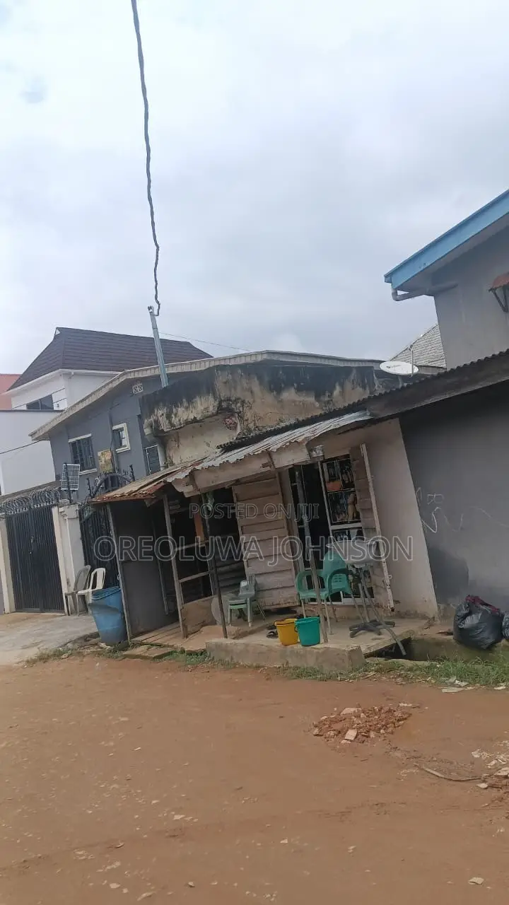 3bdrm Block of Flats in Egbe/Idimu for sale in Egbe/Idimu