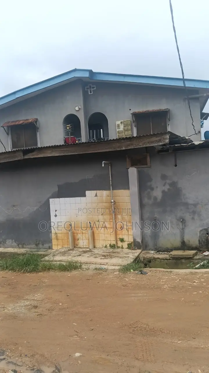 3bdrm Block of Flats in Egbe/Idimu for sale in Egbe/Idimu