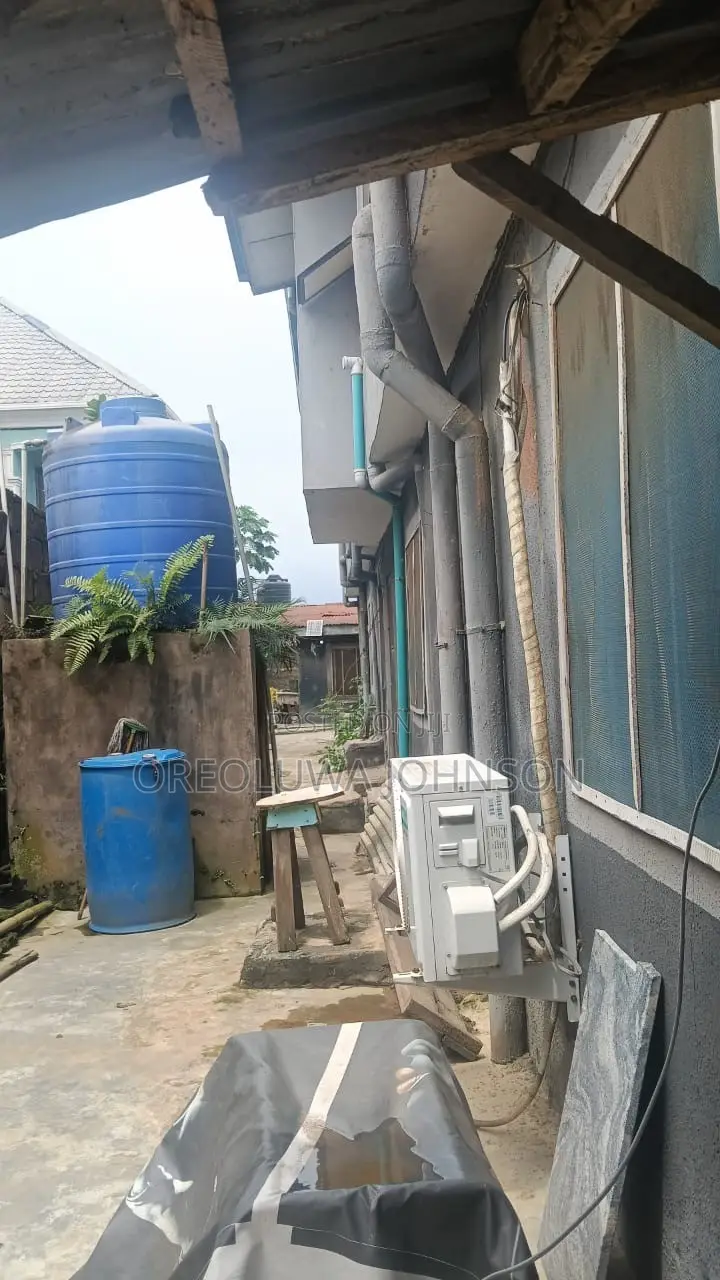 3bdrm Block of Flats in Egbe/Idimu for sale in Egbe/Idimu